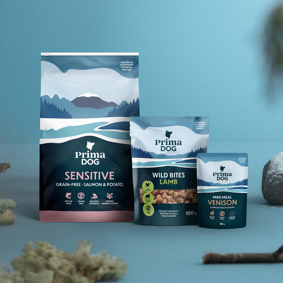 Kuvassa PrimaDogin pakkauksia studioympäristössä